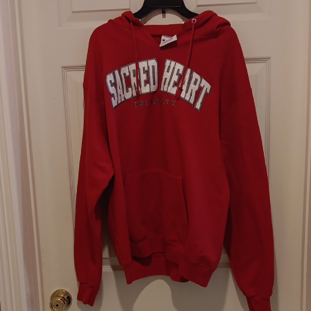Champion Red Sweatshirt Classic Pullover.SACRED HEART UNIVERSITY